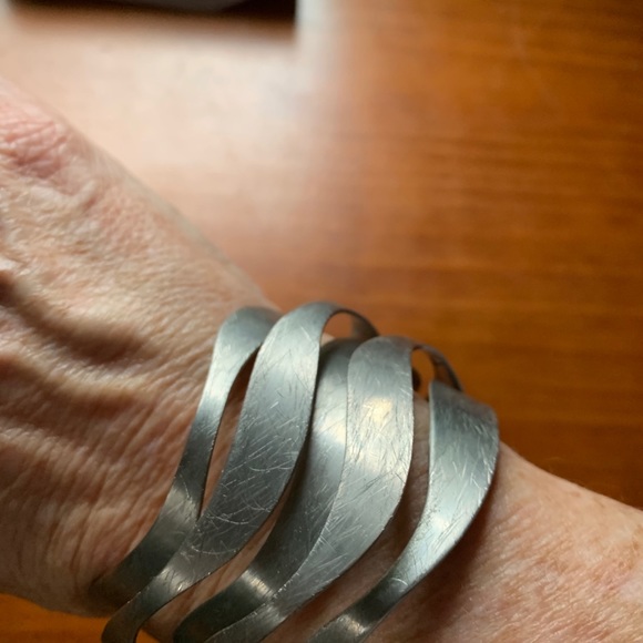 Wave cuff bracelet - Picture 3 of 7